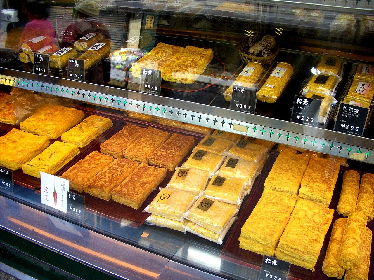 Tamagoyaki cross-section showing the layered rolled egg structure
